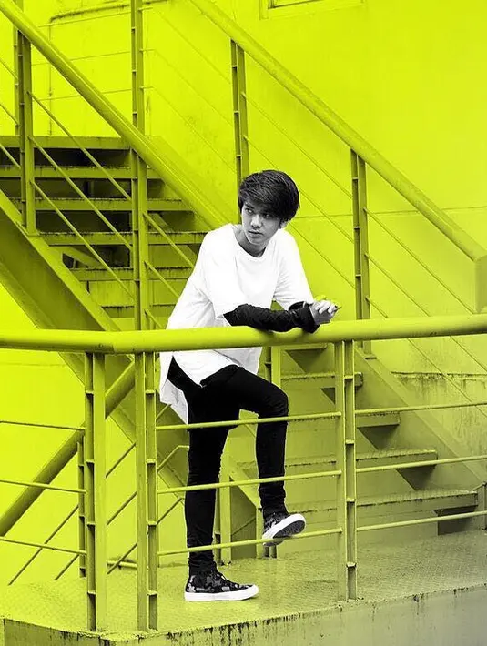 Sudah sangat merindukan sang idola, kabarnya Iqbaal akan segera pulang ke Jakarta. Dan pastinya ini menjadi kabar membahagiakan bagi para penggemarnya.  (Instagram/iqbaal.e)