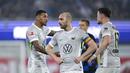 Pemain VfL Wolfsburg, Christian Eriksen, tampak kecewa setelah kalah 1-2 dari SC Paderborn pada leg kedua playoff promosi/degradasi di Home Duluxe Arena pada Selasa (26/5/2026) dini hari WIB. (AFP/Ina Fassbender)