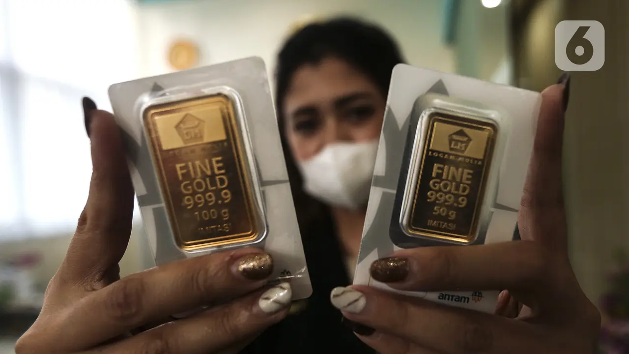 FOTO: Awal Pekan, Harga Emas Antam Turun Menjadi Rp 944 Ribu per Gram