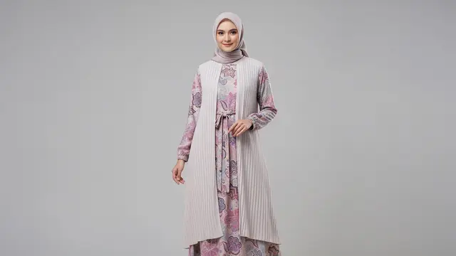 Gamis Batik Pastel dengan Outer Plisket
