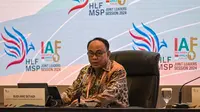 Menteri Komunikasi dan Informatika (Menkominfo) Budi Arie Setiadi memberikan apresiasi kepada jurnalis yang telah mendedikasikan waktu dan tenaga untuk meliput High-Level Forum on Multi-Stakeholder Partnerships (HLF-MSP) dan Indonesia-Africa Forum (IAF) ke-2. (Dok. Kominfo)