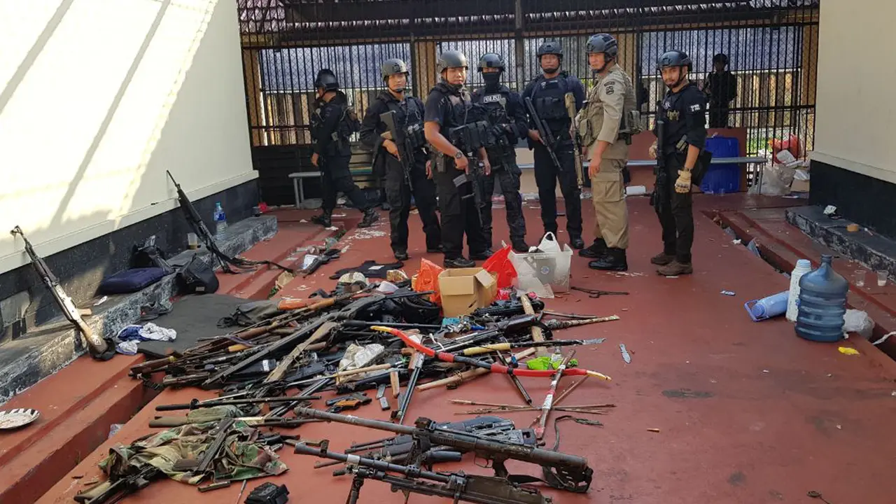 Tumpukan Senpi di Mako Brimob