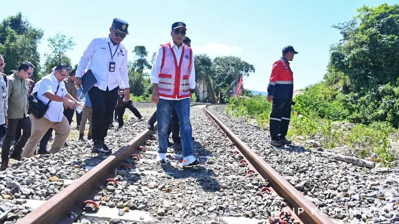 Menhub Pastikan Percepatan Jalur Logistik untuk Semen Tonasa di KA Makassar-Parepare