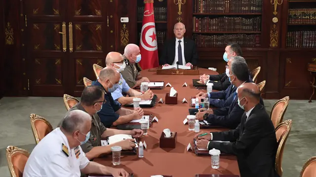 Pertemuan darurat Presiden Tunisia Kais Saied dengan militer.