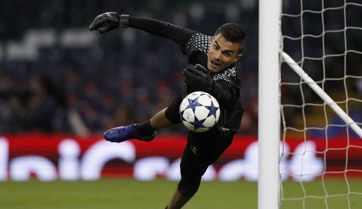 Namun, PSSI harus bersiap menerima hasil terburuk setelah sang ayah, Edy Mulyadi melontarkan penolakan bernada sindiran. Ia berpendapat, anaknya masih ingin bermain di Piala Dunia bersama Italia, bukan dengan Timnas Indonesia yang lolos Piala Asia saja tidak mampu. (AFP/Adrian Dennis)