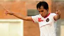 Selebrasi pemain tengah Timnas Indonesia U23, Novri Setiawan, usai menjebol gawang tim Pra PON DKI Jakarta di lapangan SPH Karawaci, Tangerang, (9/9/2014). (Liputan6.com/Helmi Fithriansyah)