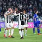 Gelandang Juventus, Sami Khedira, merayakan gol yang dicetaknya ke gawang Sampdoria pada laga Serie A di Stadion Allianz, Turin, Minggu (15/4/2018). Juventus menang 3-0 atas Sampdoria. (AFP/Alessandro Di Marco)