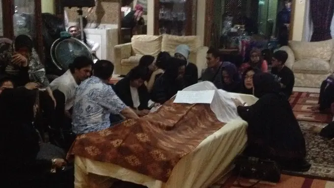 [Bintang] Ayah Rna Gunawan Meninggal Dunia