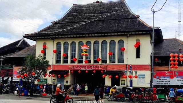 6 Pasar Tradisional yang Menjadi Tempat Berburu Jajanan