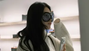 Sederet OOTD Musim Gugur Suzy, Kasual tapi Manis