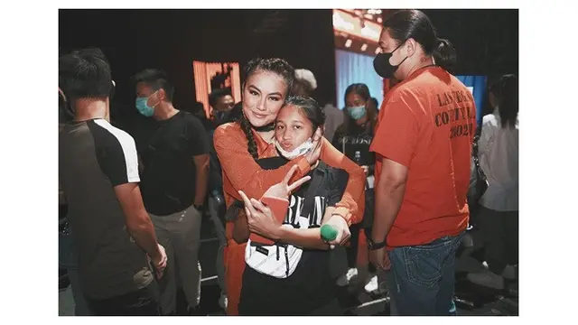 Jarang Tersorot, Ini 7 Potret Kebersamaan Agnez Mo dan Chloe Xaviera