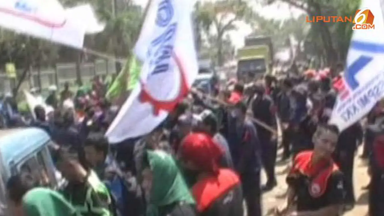 buruh-demoo130924a.jpg