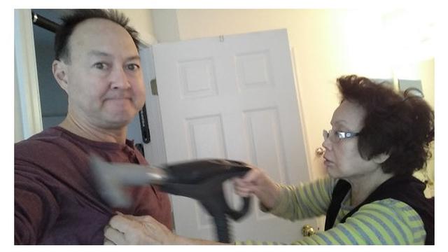 7 Kelakuan Kocak Emak Tak Paham Fungsi Benda Ini Bikin Geleng Kepala