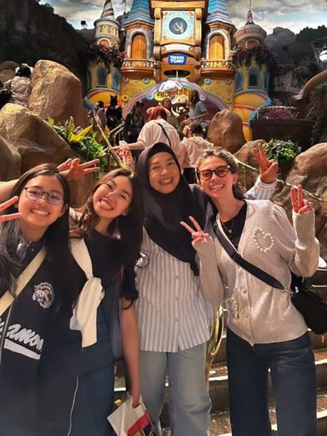 6 Potret Yuki Kato Bareng Reina dan Sakura, Dua Adiknya yang Keturunan Jepang