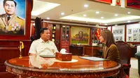 Menteri Pertahanan RI, Prabowo Subianto menerima kunjungan jurnalis senior, Najwa Shihab di Kantor Kementerian Pertahanan RI, Kamis (2/3/2023). (Foto: Tim Media Prabowo Subianto).