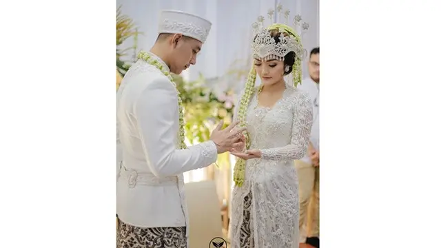 Resmi Jadi Suami Istri, Ini Fakta-fakta Pernikahan Siti Badriah dan Krisjiana