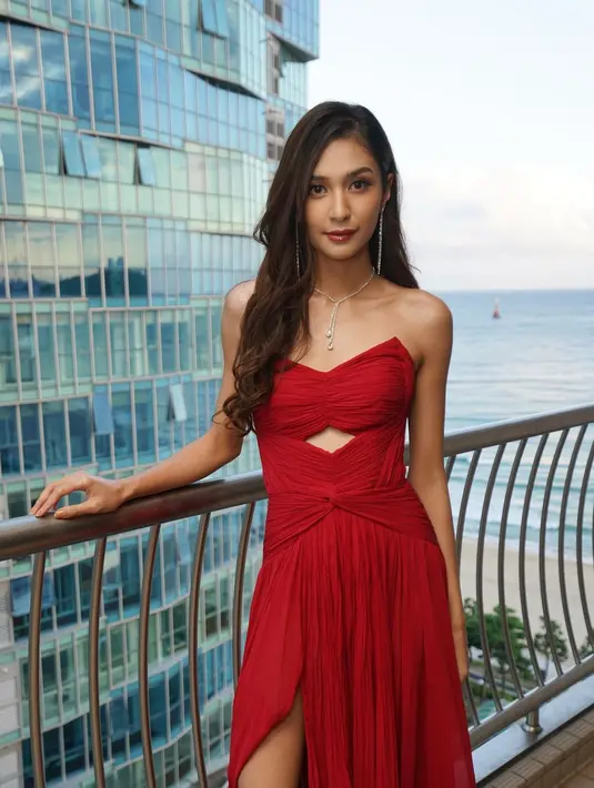 Pasalnya, ia hadir sebagai aktris dari film Indonesia yang berhasil debut di BIFF 2022 yaitu Teluh Darah. (Instagram/miktambayong).