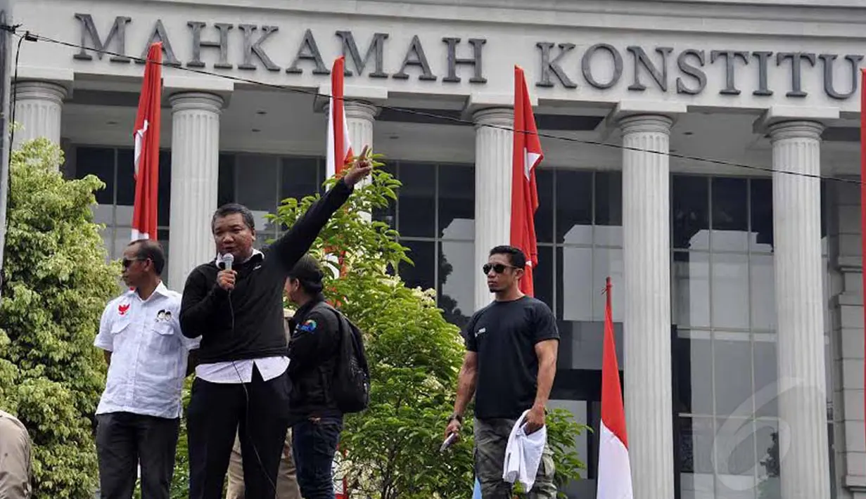 Massa buruh juga menolak pasangan Capres-Cawapres yang tidak pro-buruh (Liputan6.com/Miftahul Hayat)