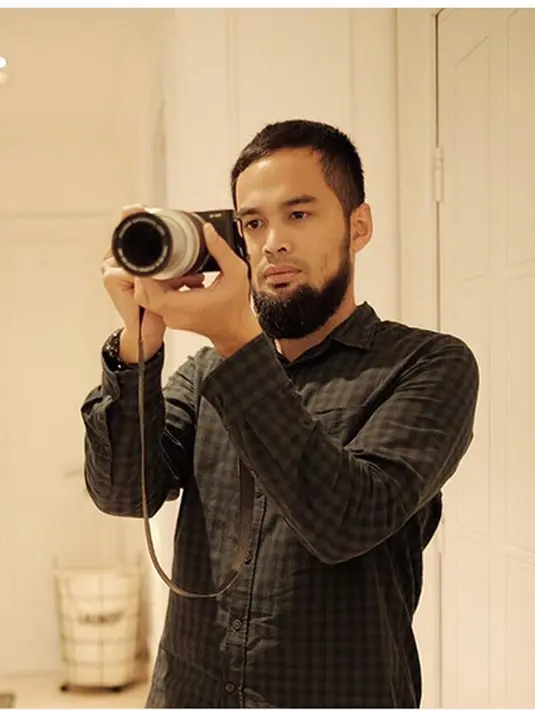 Belum lama ini, ayah satu anak itu membuat aplikasi untuk terus mengenalkan Islam melalui dunia maya. Melihat perkembangan teknologi sekarang ini makin marak. (Instagram)