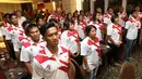Atlet Akuatik saat menyanyikan lagu Indonesia Raya pada acara pelepasan tim di Epicentrum, Jakarta, Jumat (11/8/2017). Akuatik diharapkan merebut lima emas pada SEA Games 2017. (Bola.com/Nicklas Hanoatubun)