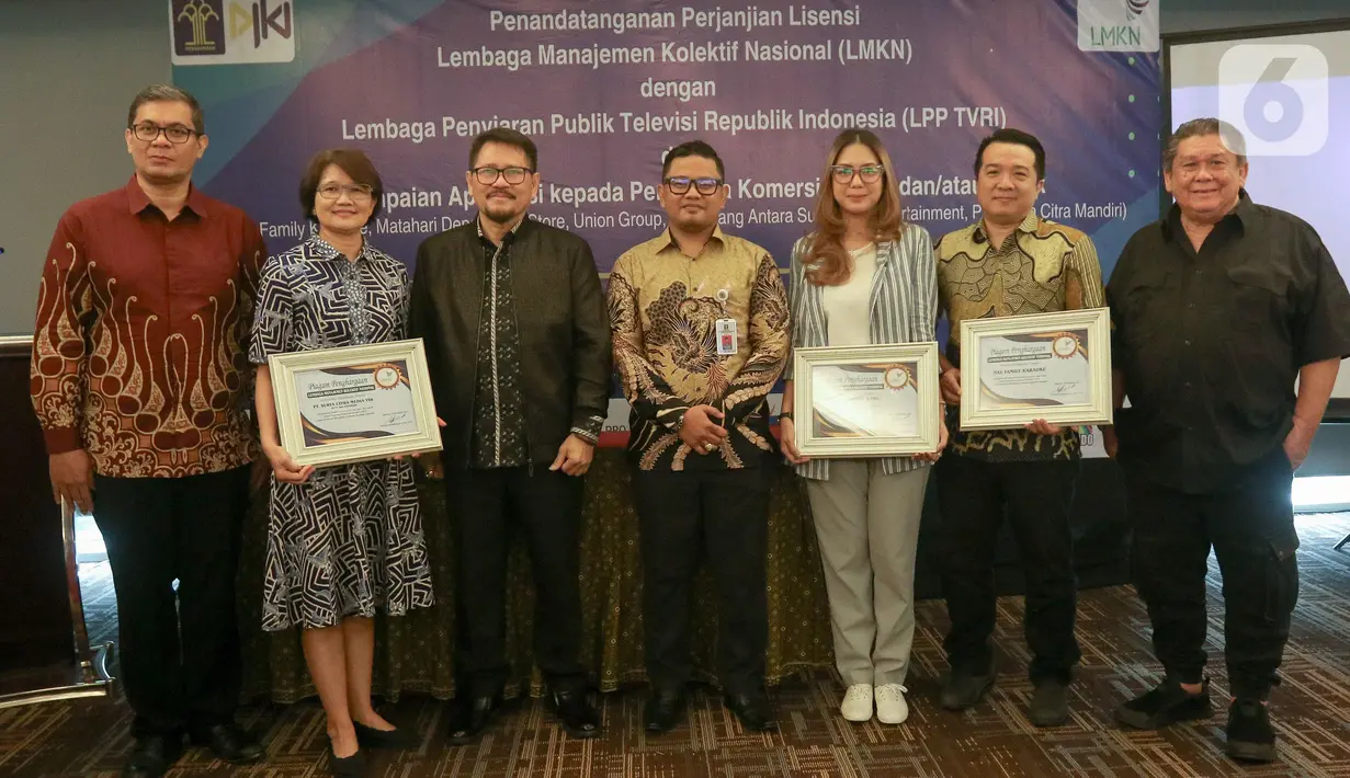 LMKN juga mendistribusikan royalti penggunaan karya cipta lagu dan musik dari para pengguna komersial kepada para Pencipta, Pemegang Hak dan Pemilik Hak Terkait melalui Lembaga Manajemen Kolektif (LMK). (Liputan6.com/Herman Zakharia)