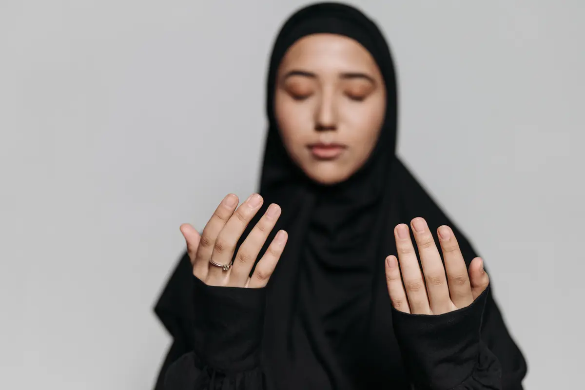 Ilustrasi Islami, muslimah, berdoa