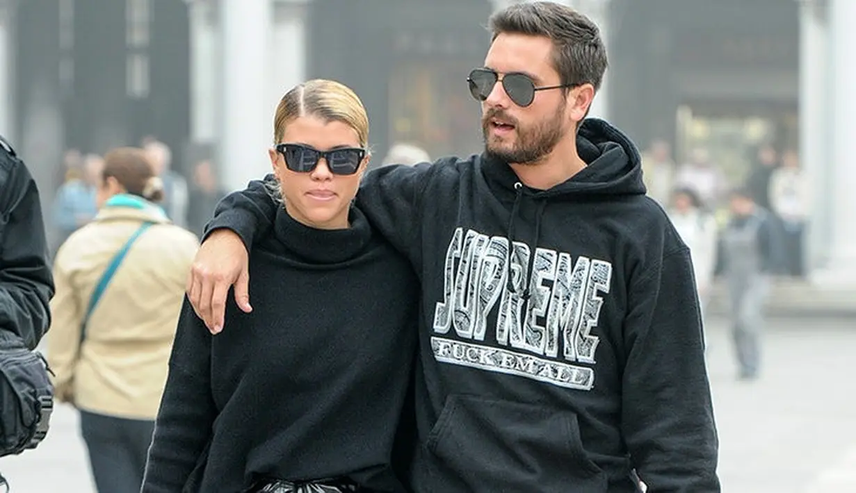 Sementara itu, masih belum diketahui saat itu Scott sudah putus atau belum dari Sofia. (Instagram/sofiarichie)