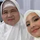 Raline Shah selfie bareng Mama Dedeh. [@ralineshah]