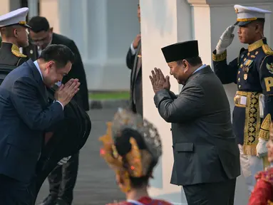 Presiden Prabowo Subianto  menyambut  Perdana Menteri Thailand Anutin Charnvirakul di Istana Merdeka, Jakarta, Senin (3/8/2026). (AFP/ Bay Ismoyo)