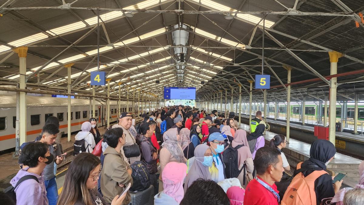 Puncak Mudik Lebaran 2025 via Kereta Sudah Terlalui, PT KA Bandung Sebut Hampir 18 RIbu Penumpang Berhasil Diangkut