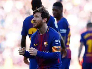 Penyerang Barcelona, Lionel Messi melakukan selebrasi usai mencetak gol ke gawang Athletic Bilbao di stadion Camp Nou, Spanyol (18/3). Messi berjoget usai mencetak gol dan membawa timnya menang 2-0. (AP Photo / Manu Fernandez)