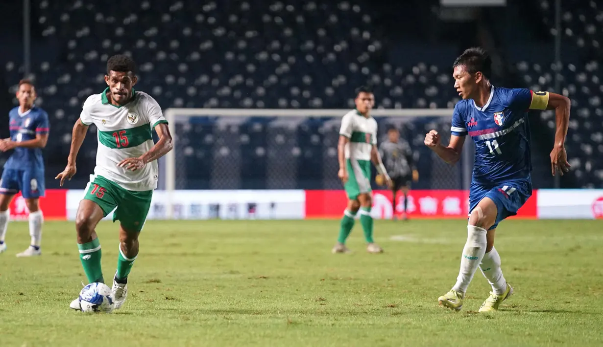 Ricky Kambuaya yang merupakan pemain asal Persebaya Surabaya itu mencetak satu dari tiga gol Timnas Indonesia ke gawang Chinese Taipei. Bukan hanya sekadar gol, ia juga mendominasi lini tengah dengan permainan ngototnya dalam membantu serangan dan pertahanan. (Dok. PSSI)