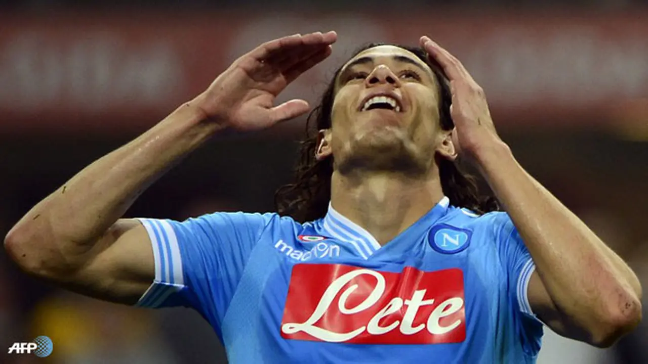 cavani-tinggal-130416b.jpg