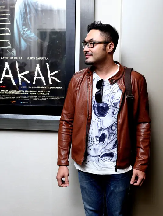 Meski ia tahu sang istri selalu mendukung setiap peran yang dilakoninya, namun Surya Saputra selalu minta izin untuk melakukan adegan ciuman bersama Laudya Cynthia Bella. (Andy Masela/Bintang.com)