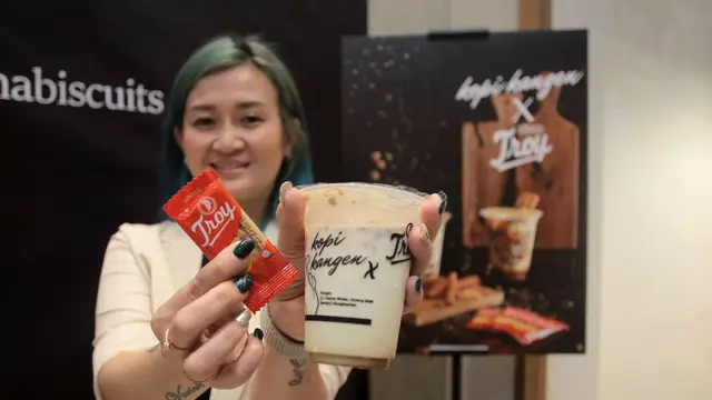 Susu dengan Biskuit Serena Troy