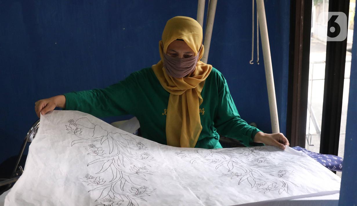 FOTO: Mengintip Proses Pembuatan Batik Tulis Bermotif Khas ...