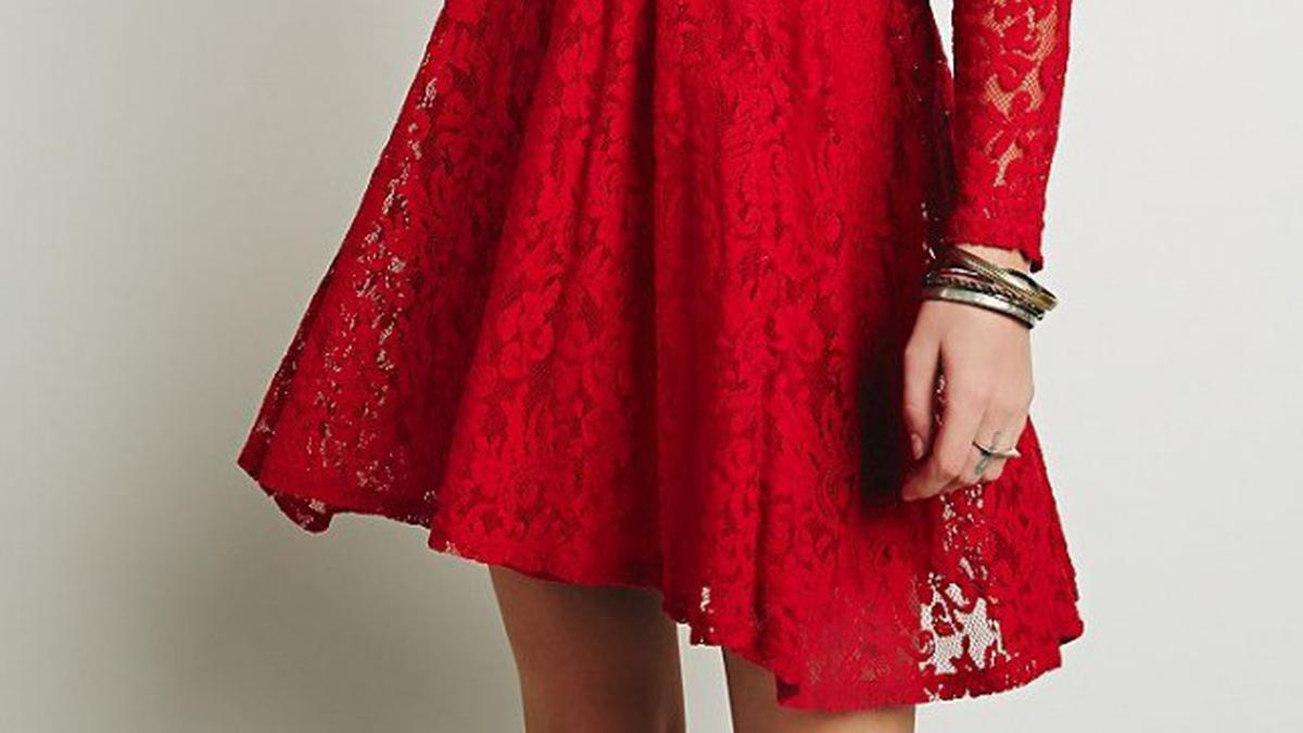 Inspirasi Tampil Hot Dengan Dress Merah di Hari Kasih Sayang