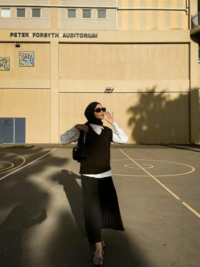 Sontek 6 Inspirasi Padu Padan Hijab Outfit Kece ala Ana Octarina