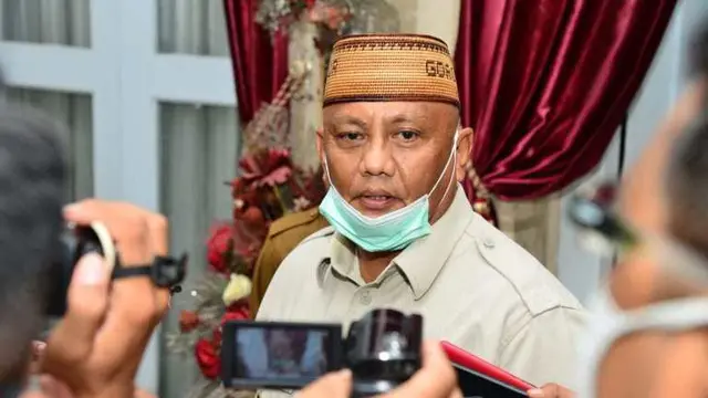 Gubernur Gorontalo Rusli Habibie