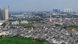 Deretan permukiman kumuh tidak sulit ditemukan di wilayah utara Jakarta, (10/9/14). (Liputan6.com/Faizal Fanani)