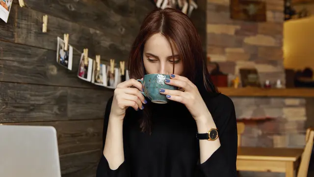 wanita november maaf