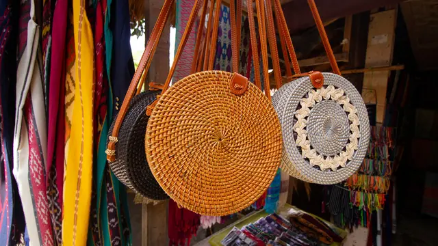 3 Rekomendasi Cendera Mata Estetik yang Wajib Diburu di Sekitar Sirkuit Mandalika (2)