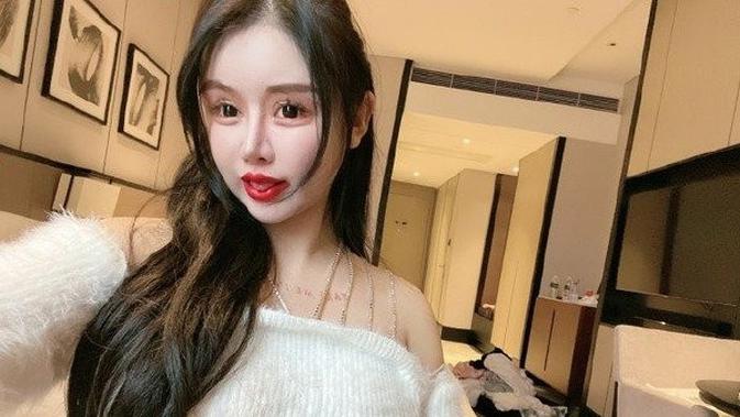 Zhou Chuna disebut sebagai 'pecandu' operasi plastik termuda di China. (Sumber: odditycentral)