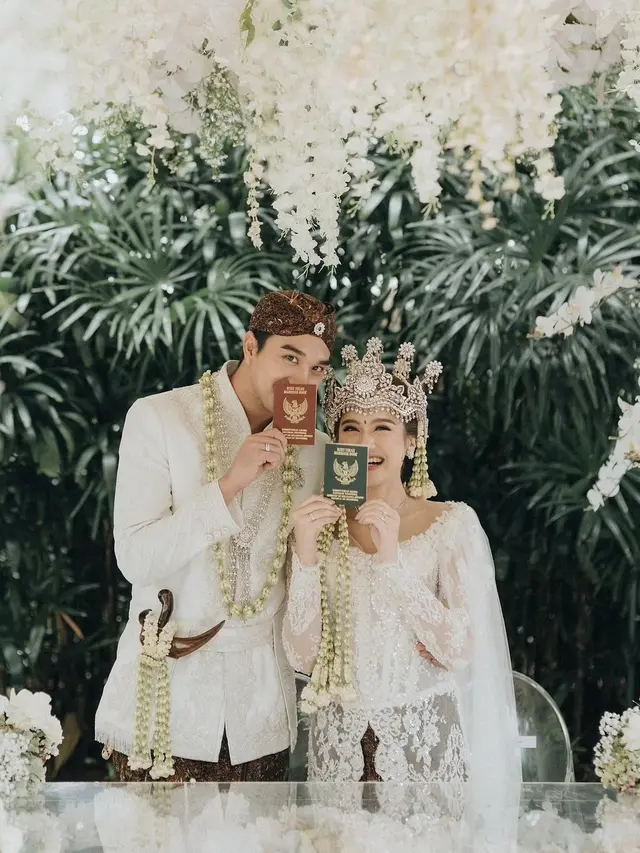 Potret pernikahan Ibrahim Risyad dan Salshabilla Adriani. [Foto: Instagram/morden.co]