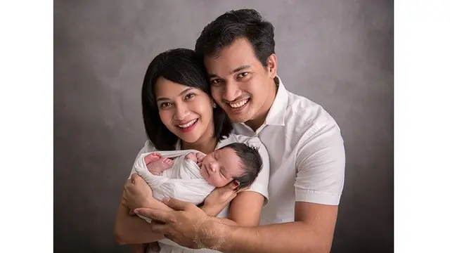 7 Gaya Pemotretan Baby Born Gala Sky, Anak Vanessa Angel Ini Curi Perhatian