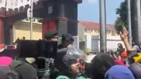 Perwakilan Polri Temui Massa Driver Ojol di Mako Brimob Kwitang: Kami Minta Maaf, Tidak Ada Kesengajaan dari Kami