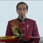 Presiden Joko Widodo atau Jokowi mengenakan kemeja batik Sawunggaling rancangan Anne Avantie dalam rangka perayaan Imlek 2021. (Tangkapan Layar Instagram @anneavantieheart/https://www.instagram.com/p/CLgKzWSjlgD/)
