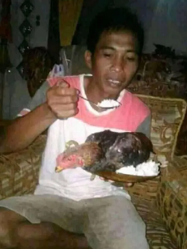 6 Cara Makan Bapak-Bapak Ini Enggak Habis Pikir, Ada-Ada Saja