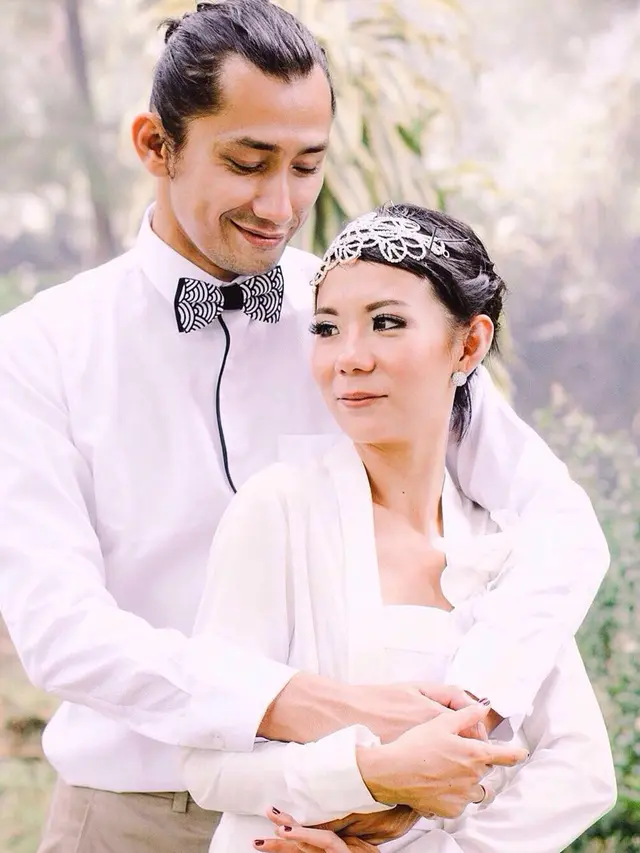 6 Potret Revaldo AADC dengan Sang Istri, Romantis Meski Beda Keyakinan