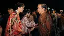 Acara bertajuk Istana Berbatik di gelar di depan Istana Merdeka, Jakarta. Artis senior Maudy Koesnaedi tampak hadir bersama sang anak semata wayangnya, Eddy Meijer. [Instagram/maudykoesnaedi]